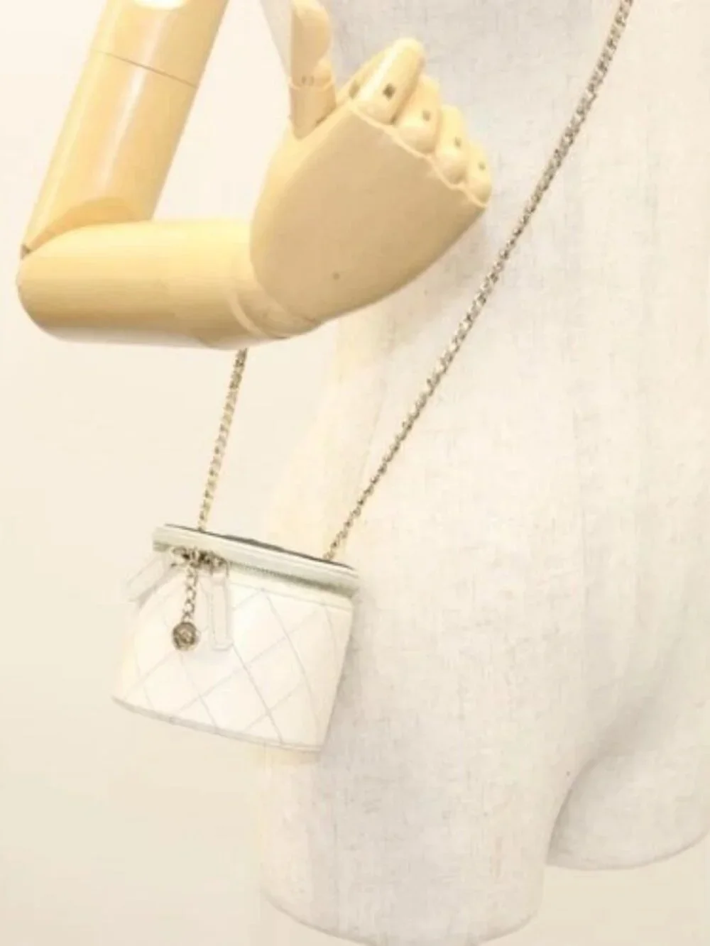 CHANEL Matelasse Chain Shoulder Bag Leather White Gold CC Auth 126060